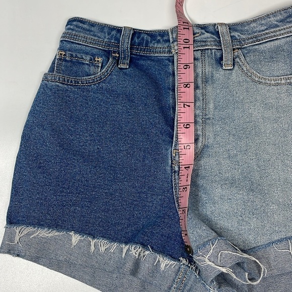 Hollister Ultra High Rise Mom Short 3" Two Toned Button Fly Size 25 - Picture 7 of 8